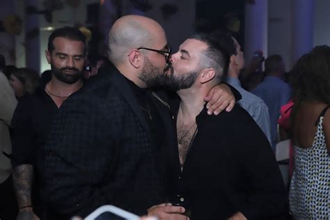 Foto Tiago Abravanel Trocou Beijos Marido Fernando Poli Na Festa