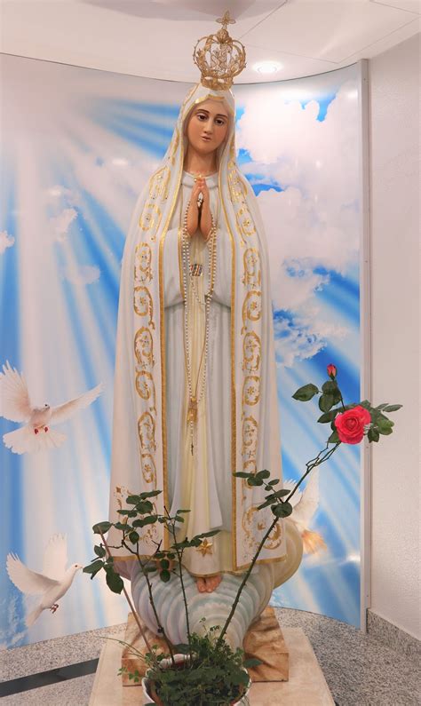 madonna  fatima prega  noi