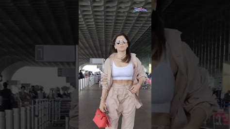 Singer Kanika Kapoor Slays The Airport Look Game Kanika Kapoor Hot Looks Viral Shorts