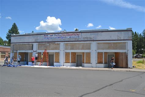 This is the first building you seen when entering Chiloquin. Repainting ...