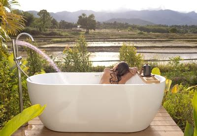 Bathtub Nude Pics Erotic Beauties