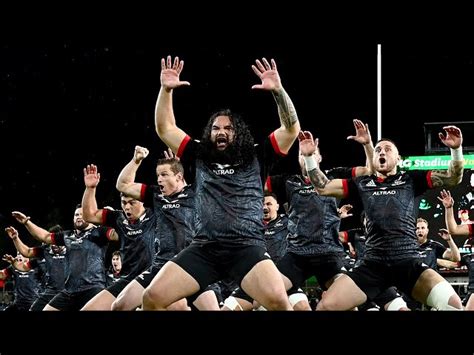 Māori All Blacks Perform Their Haka Against Ireland ce792e