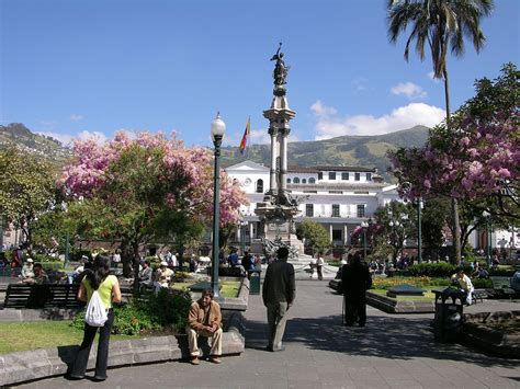 Ecuador Quito 02-01 Old Quito Plaza Grande