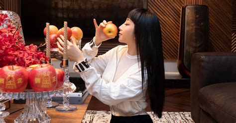 Hot mom con sở hữu nhan sắc bị thời gian lãng quên sinh nở liên tiếp mà thân hình vẫn nuột nà