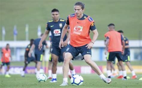 Tite Comanda Primeiro Treino Da Sele O Brasileira Para A Copa Am Rica