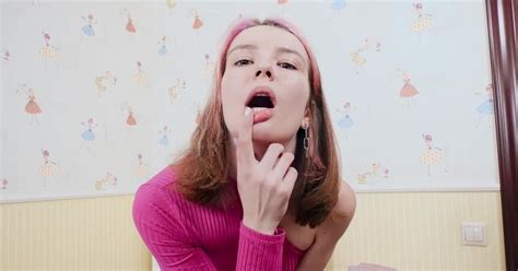 Good Looking Solo Vixen Decides To Bang A Dildo Hard ZB Porn
