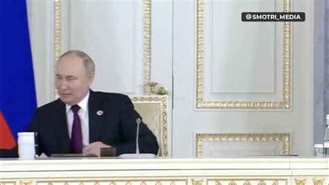 Владимир Путин и толстая папка - YouTube