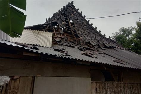 Puluhan Rumah Di Jepara Rusak Dihantam Puting Beliung Jpnn Jateng