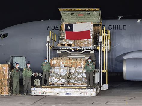 Un KC 135E de la FACh traslada 16 toneladas de ayuda humanitaria a Haití