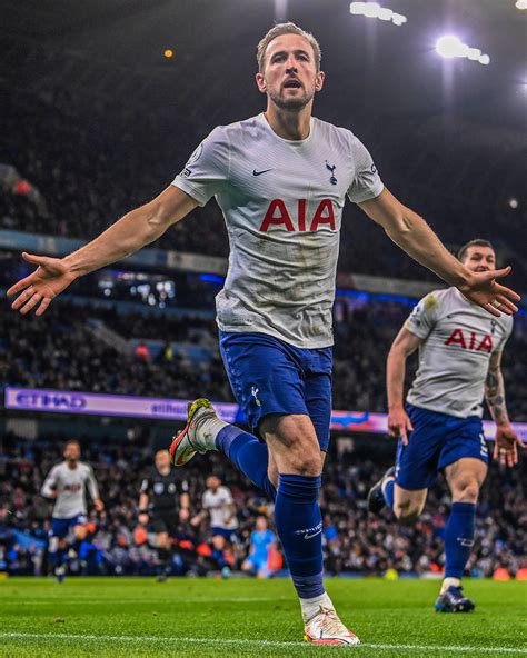 Harry Kane Helps Tottenham Hotspur To Sink Manchester City And Opens Up