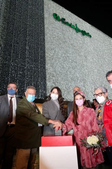 Las Falleras Mayores De Valencia Inauguran La Navidad De El Corte Ingl