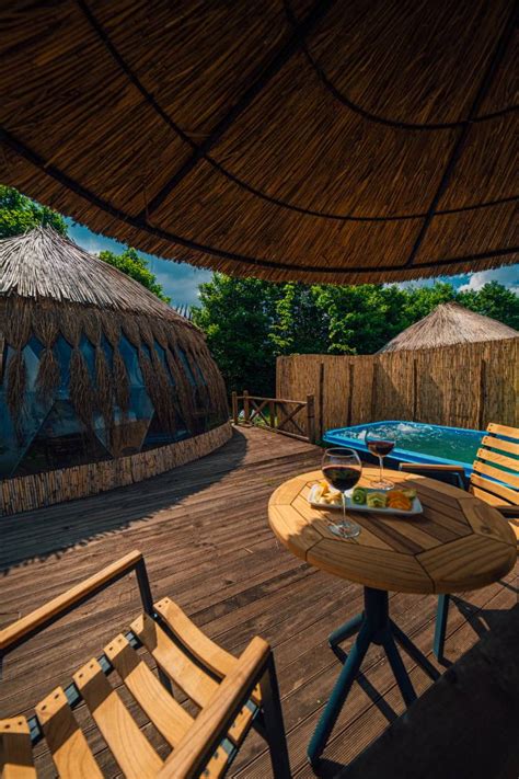 Sapanca Yanık ta Doğanın Kucağında Serinleme Havuzlu Modern Glamping