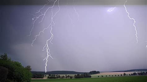 Extremes Unwetterpotenzial In Nrw Gefahr Von Tornados Und Orkanb En