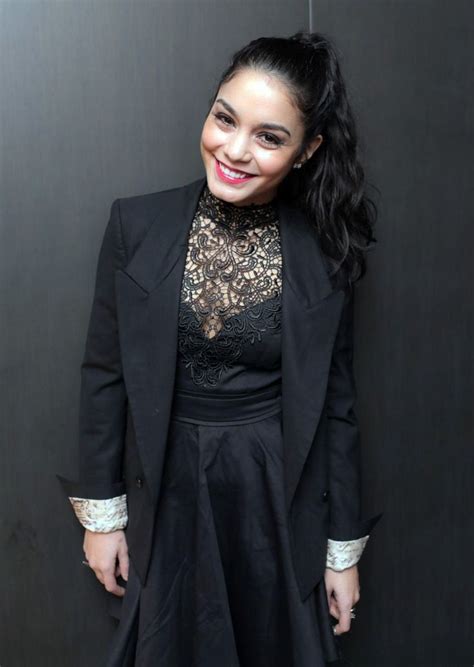 Pin By Ana Lucia Ramos On Vanessa Hudgens Vanessa Hudgens Hijab