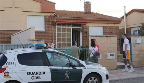 Hallan Muertas A Dos Personas De Y A Os Por Una Posible