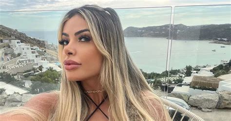 It S A Curse To Be This Hot People Treat Me More Like An Object Daily Star