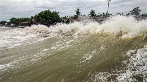 Sejumlah Perairan Waspada Gelombang Tinggi Hingga 4 Meter Peringatan