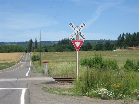 Railroad Grade Crossing Accidents – Who’s at fault?