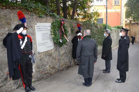 Arma Dei Carabinieri E Impegno Civile Deposta Una Corona Per Ricordare