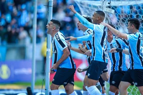 Diego Souza decide Grêmio vence o Sampaio Corrêa por 2 a 0 e entra no