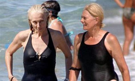 8 Sexy Joely Richardson Bikini Pics