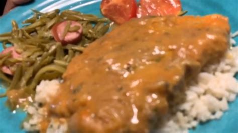 How To Make Smothered Pork Chop N Gravy Over Rice Youtube