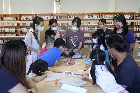 閱讀推廣首場活動中正圖書館登場 聽故事、動手作，吸引親子檔前往同樂 馬祖日報