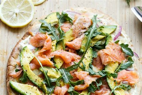 Zalmpizza Met Avocado En Gerookte Zalm Foodini