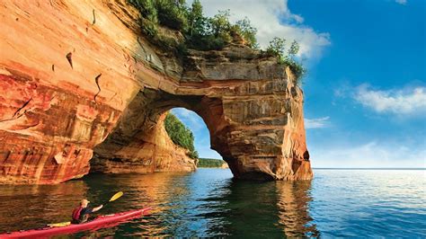 Pictured Rocks cautions hikers after 2nd large erosion | wzzm13.com