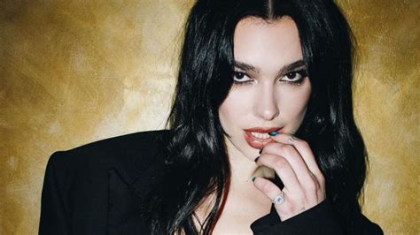 Dua Lipa y el bikini de lentejuelas con el que impone moda este verano El Heraldo de México