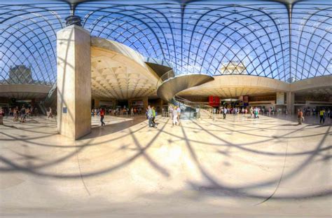 Experience Louvre Museum In Virtual Reality