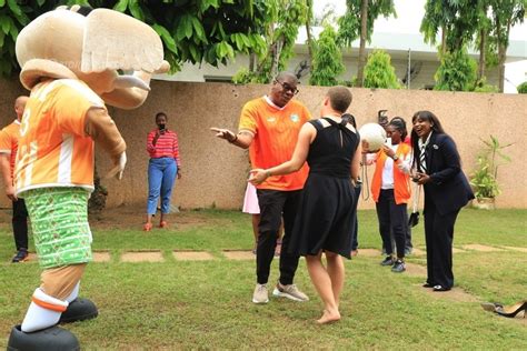 Can La Mascotte Akwaba C L Bre La Victoire Des El Phants De C Te