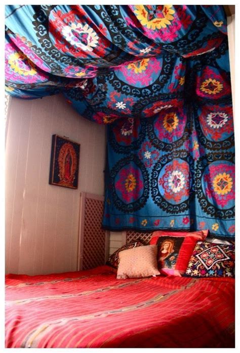 Bedroom Tapestry Ceiling