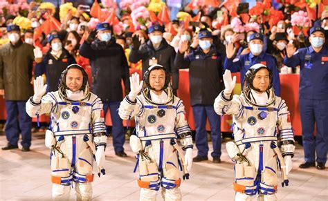 Astronautas Da Shenzhou 15 Realizam Passeio Espacial China2Brazil