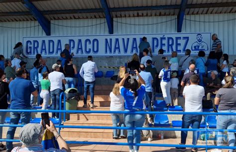 Emocionante Homenaje A Paco Naval Con La Retirada Por El Chipiona C F