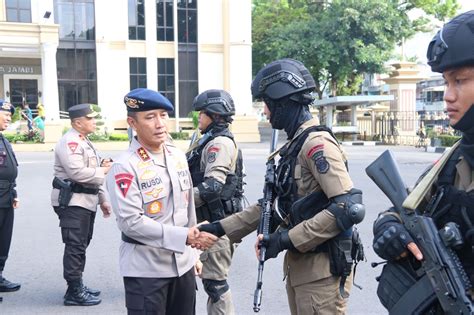 100 Personel Brimob Polda Jambi Berangkat Ke Papua Ini Pesan Irjen Pol