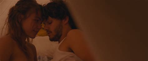 Nude Video Celebs Abbey Hoes Nude Ventoux