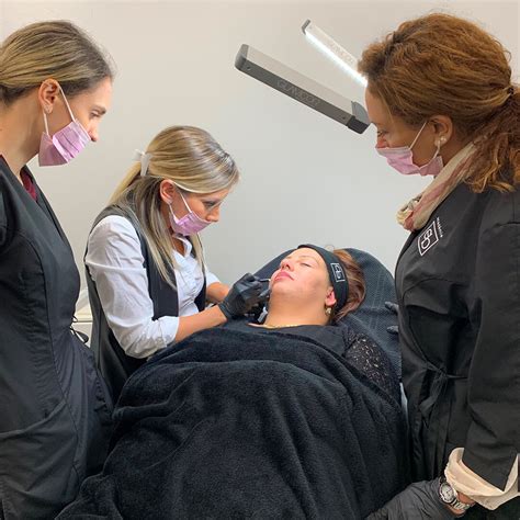 Formation en maquillage permanent à Montréal Académie EB