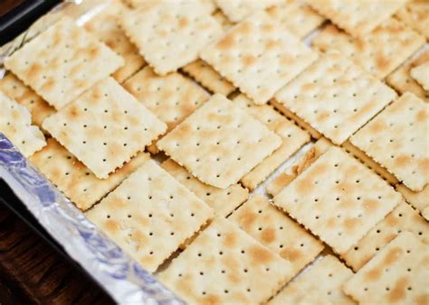 Saltine Cracker Toffee Recipe Easy Candy Recipes Homemade Toffee