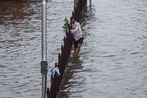 In Pictures: Monsoon rains lashes Mumbai | The Straits Times