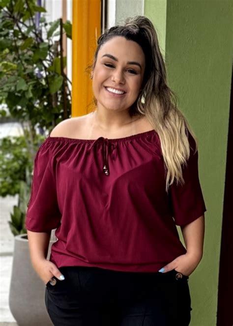 Blusa Plus Size Feminina Ciganinha em Viscose Bordo Estilo Próprio