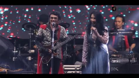 Duet Rhoma Irama Dengan Rita Sugiarto Bawakan Lagu Legendaris Piano