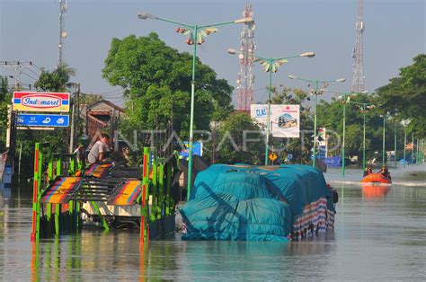 Jalan Pantura Demak Kudus Putus Akibat Banjir Antara Foto