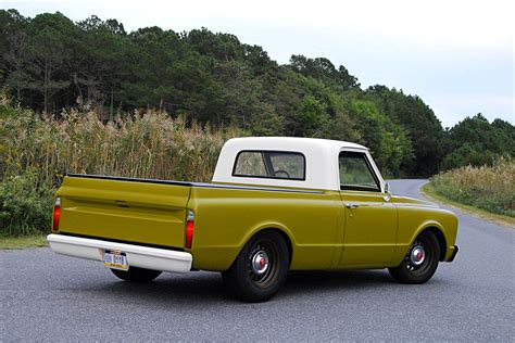 Thise 1967 Gmc Fleetside Has The Right Look Thanks To Subtle Updates And A Cool Stance Hot Rod