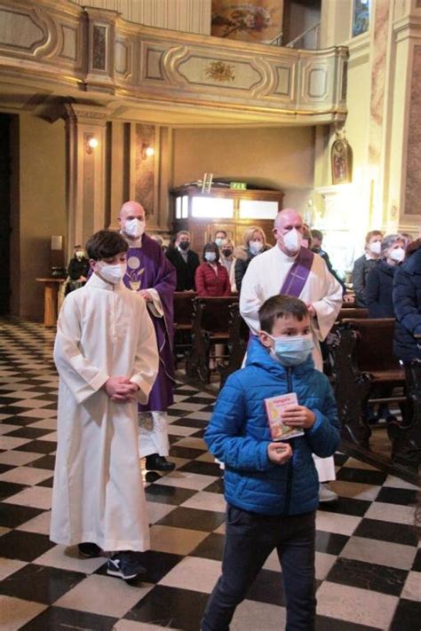 La Consegna Delle Tuniche Ai Bambini Prima Comunione Duomo Unit