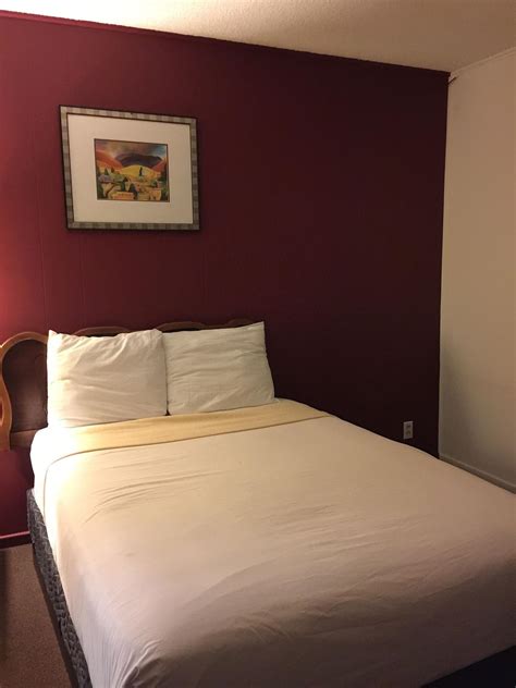 HOLIDAY LODGE LOS ANGELES