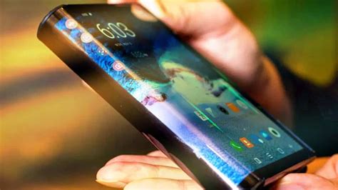 Samsung dévoile lécran flexible de son futur mobile pliable