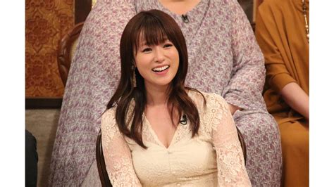 深田恭子の私服 「ホンマでっか！？tv」に出演された際のワンピースです。胸元がセクシーで色は肌色に近いです。 芸能人の私服 衣装まとめ Woomy