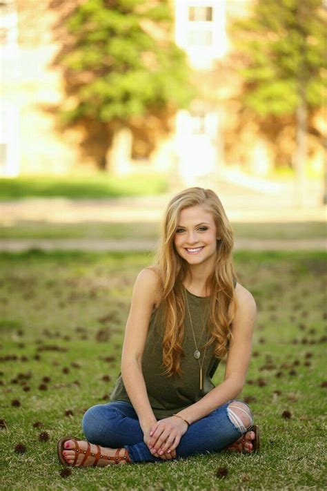 Pin By Kris Mcgahan On Pictures Outfits Girl Senior Pictures Outdoor