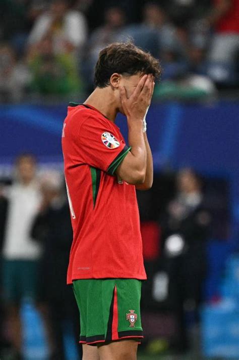 Triste Gesto De Cristiano Con Pepe El Se Alado De Portugal Francia Y